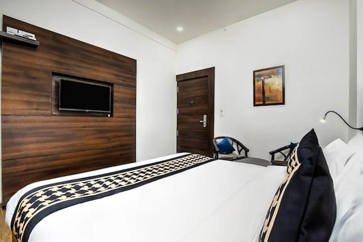 Room 11 of 52