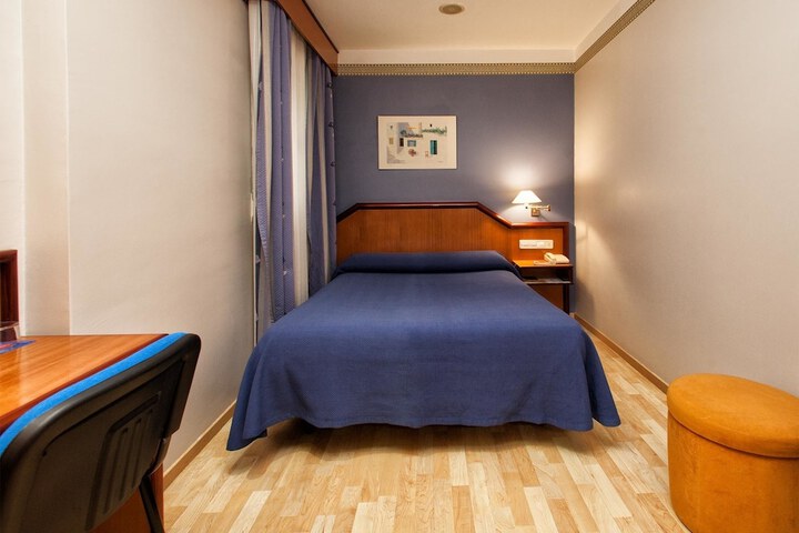 Room 2 of 17