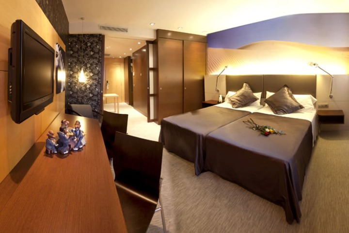 Room 6 of 50
