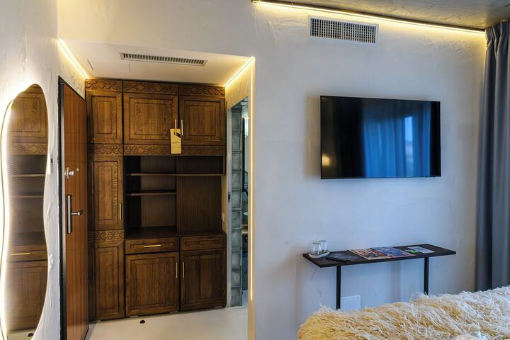 Room 8 of 21