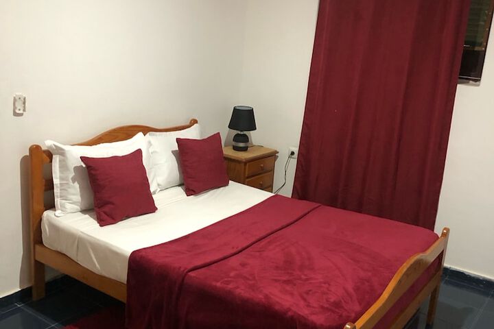 Room 5 of 11