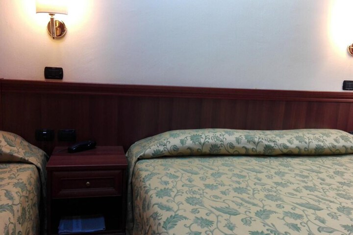 Room 16 of 68