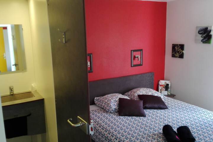 Room 49 of 80