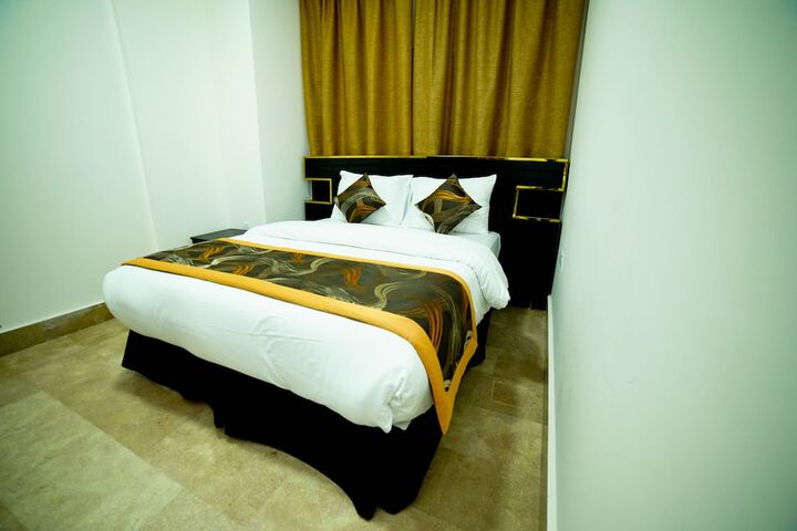 Room 14 of 34