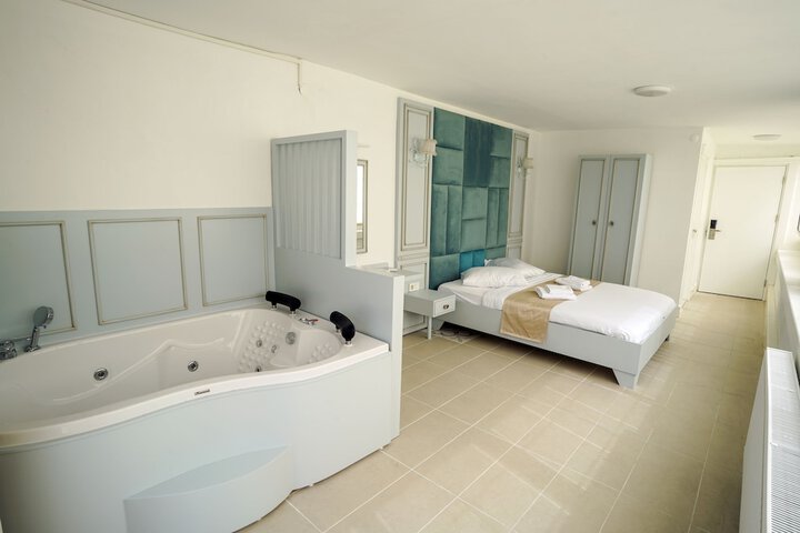 Room 21 of 125