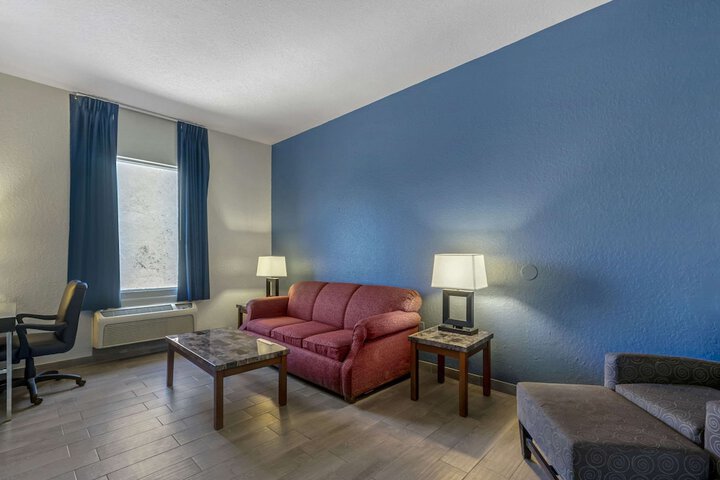 Room 16 of 33