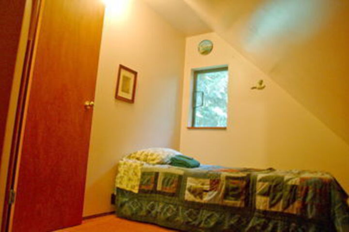Room 210 of 697