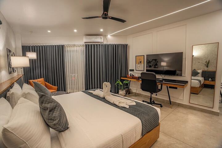 Room 43 of 100