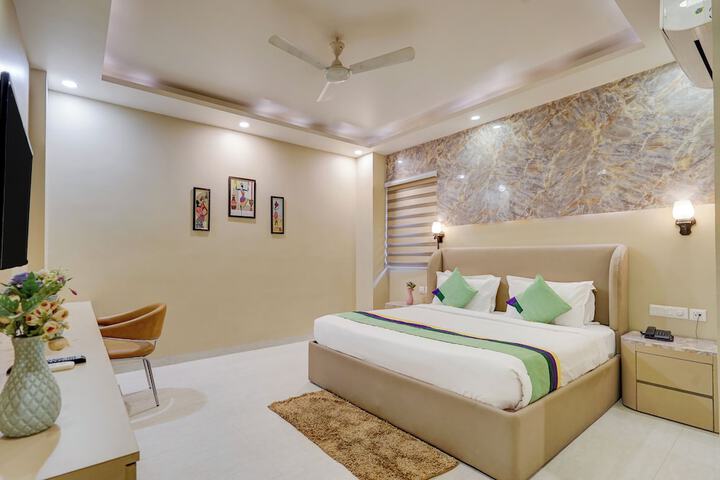 Room 8 of 13