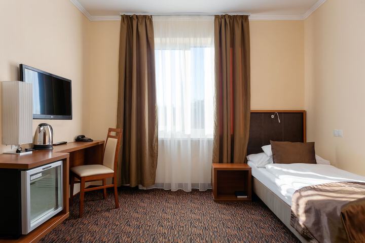 Room 17 of 102