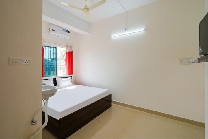 Room 10 of 12