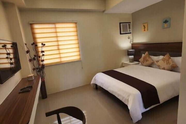 Room 2 of 8