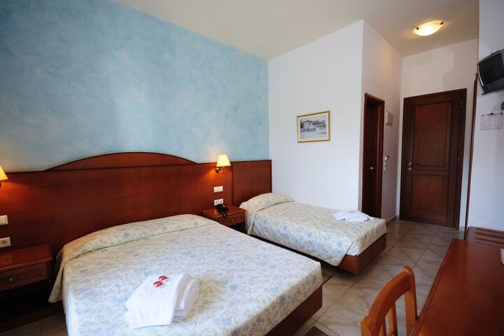 Room 8 of 38