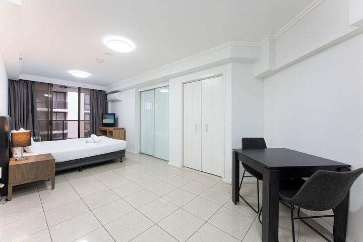 Room 9 of 33