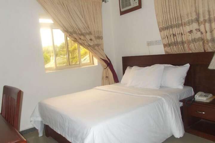 Room 10 of 29