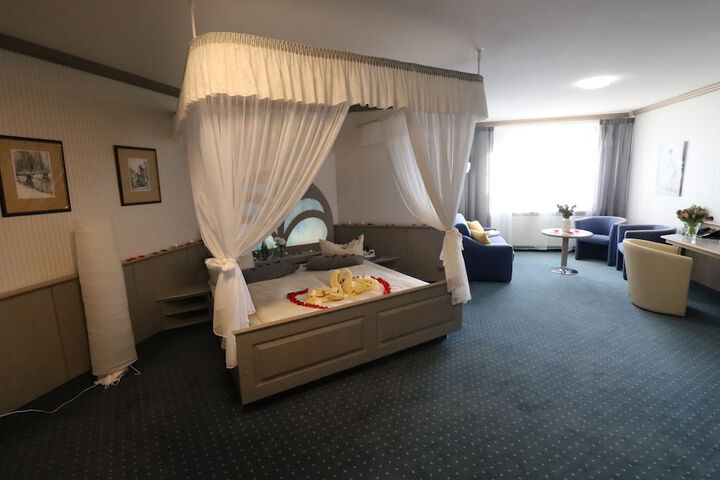 Room 27 of 67
