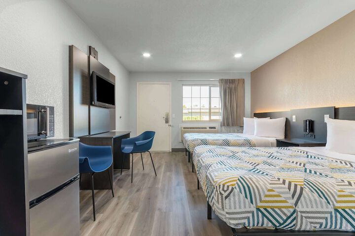 Double Accessible Queen Size Bed (2 of 7)