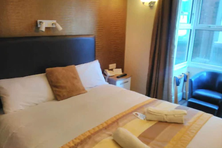 Room 13 of 61