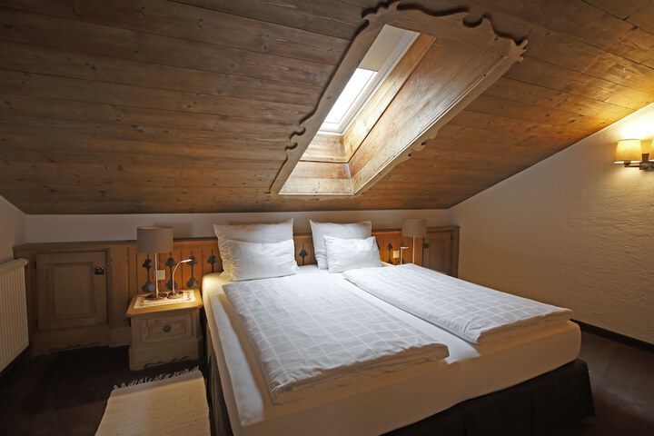 Room 2 of 41
