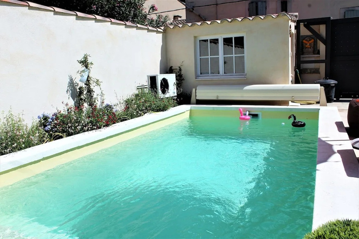 Pool 11 of 17