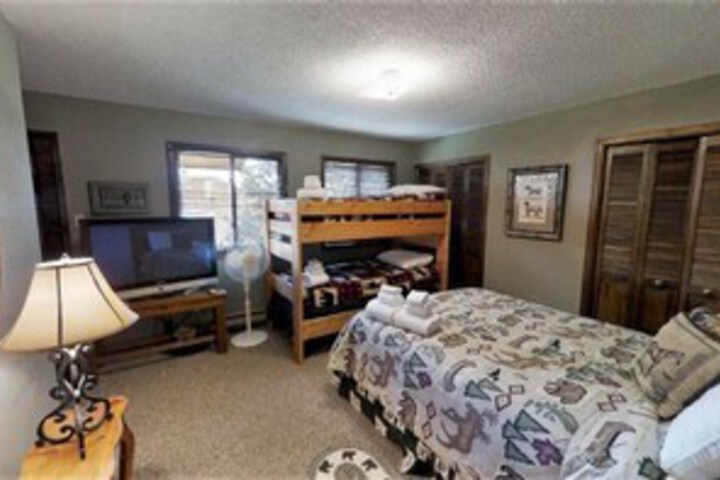 Room 8 of 13