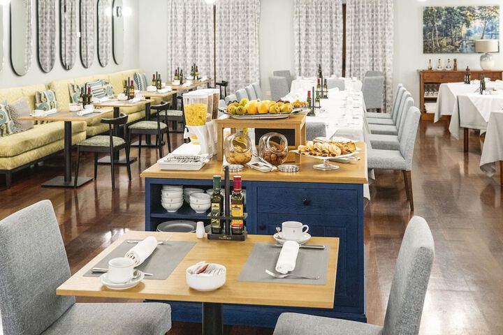 Breakfast/Coffee Service 16 of 27
