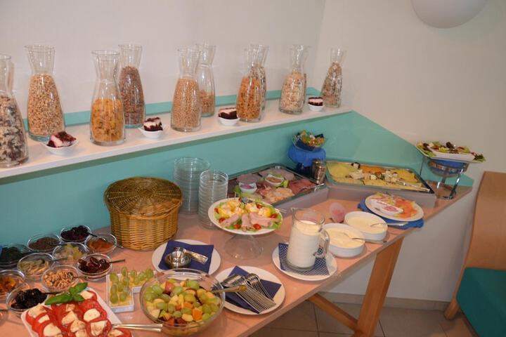 Dining 13 of 16
