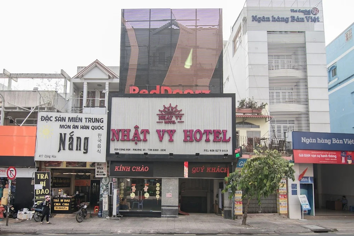 RedDoorz at Cong Hoa Street 3