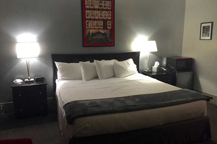 Interior Economy Queen Bed Pet Friendly (11 of 47)
