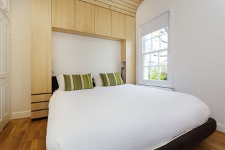 Room 6 of 15