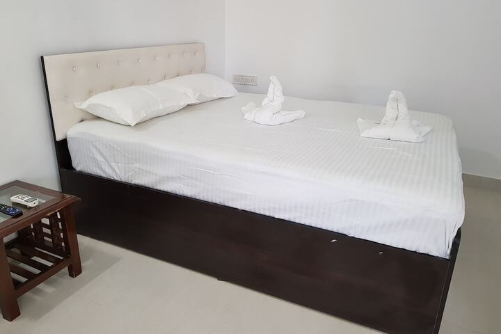 Room 2 of 8