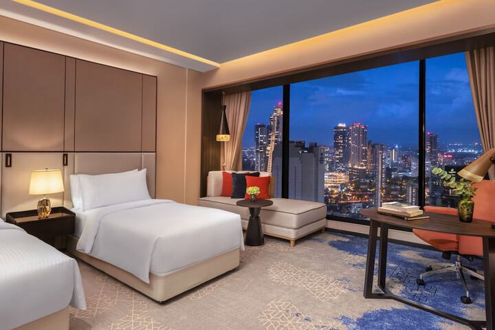 Room 7 of 90