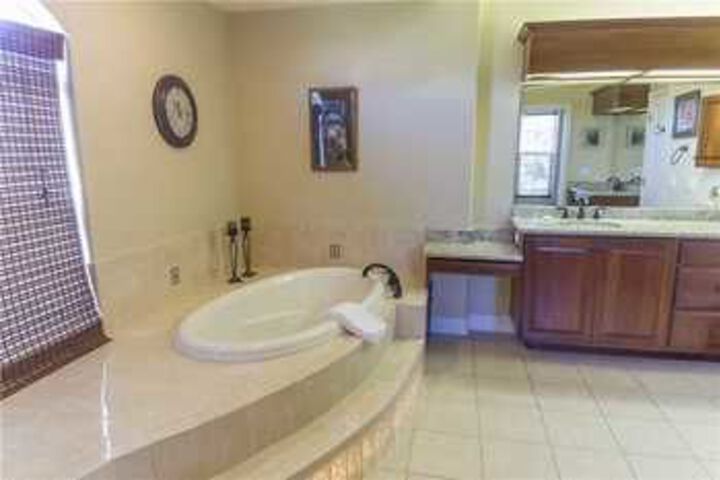 Room 6 of 25