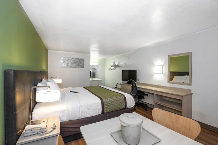1 King Bed (2 of 6)