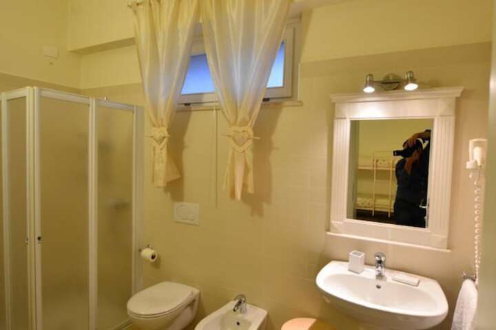 Room 28 of 60