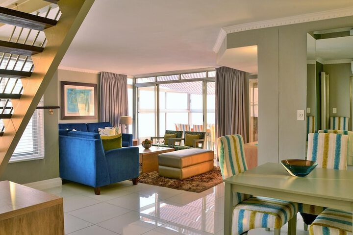 Room 103 of 370