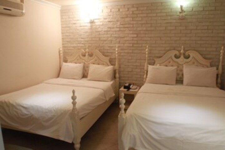 Room 22 of 53