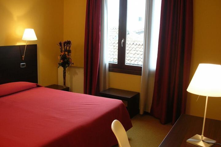 Room 13 of 39