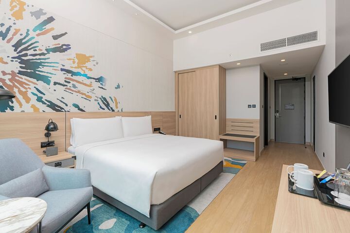 Room 28 of 142