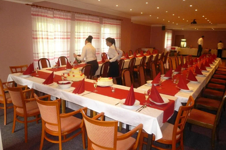 Dining 14 of 16