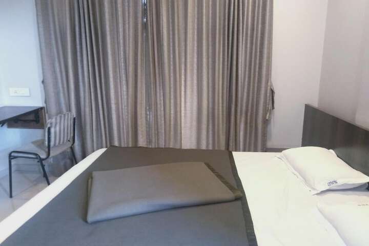 Room 9 of 18