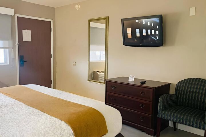 Room 11 of 24