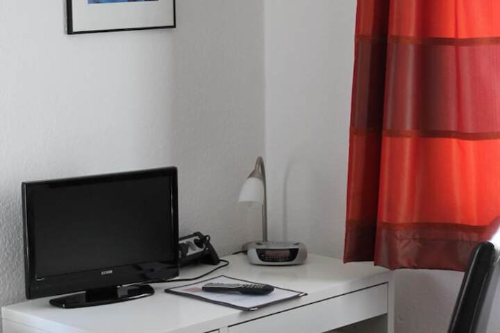 Room 13 of 38