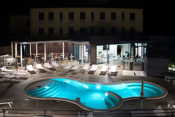 Pool 41 of 64