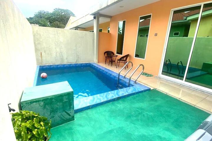 Hotel Pool