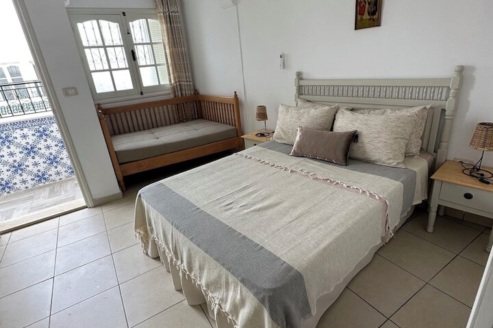 Room 9 of 28