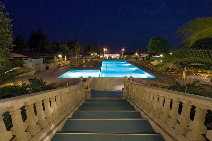 Pool 11 of 17