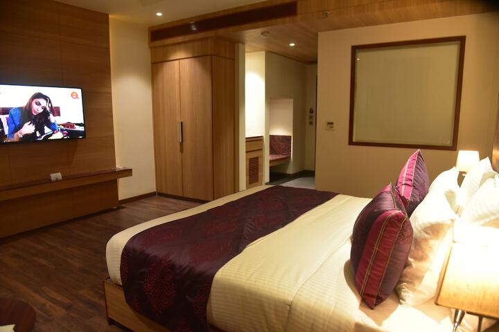 Room 14 of 105