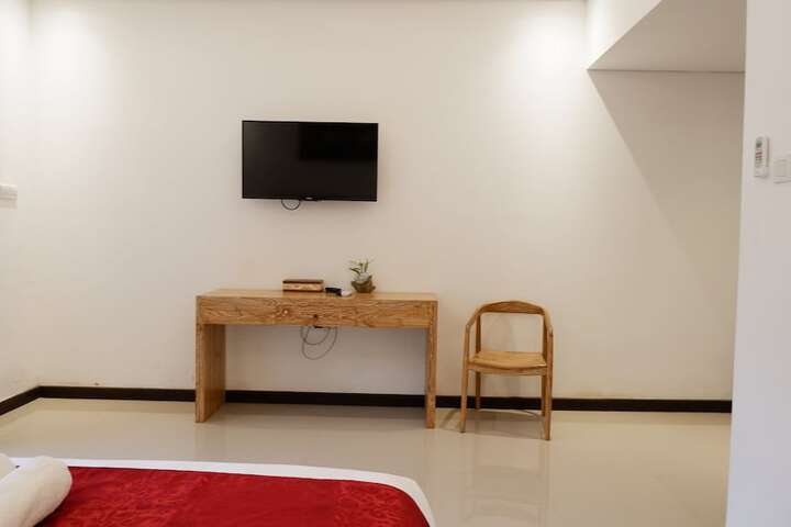 Room 5 of 9