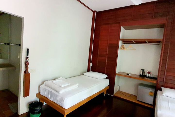 Room 13 of 96